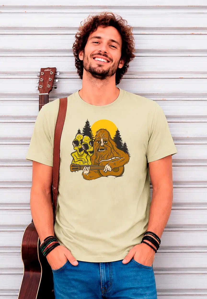 Bigfoot Rock Legende T-Shirt | Mystischer Gitarrist Wald Abenteuer Design – T-Shirt for everyday use | AZIKX