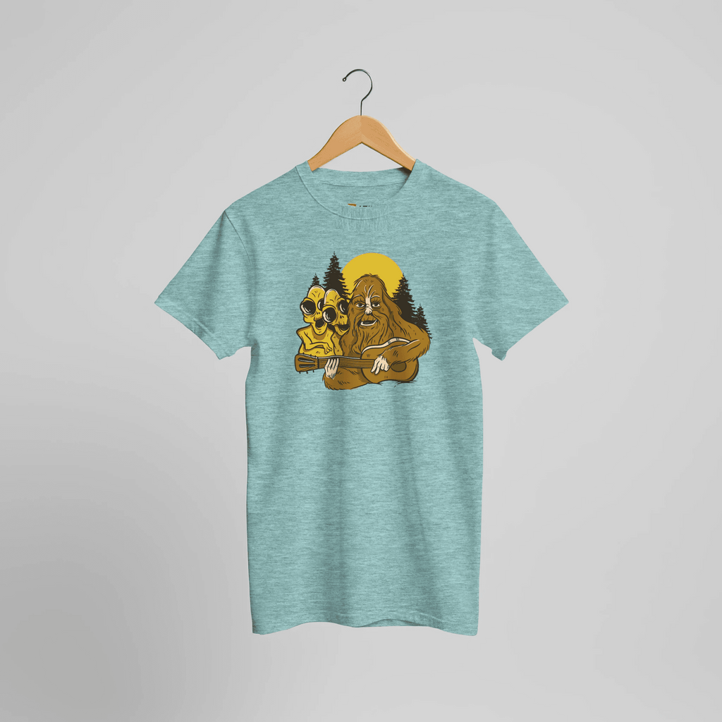 Bigfoot Rock Legende T-Shirt | Mystischer Gitarrist Wald Abenteuer Design – T-Shirt for everyday use | AZIKX