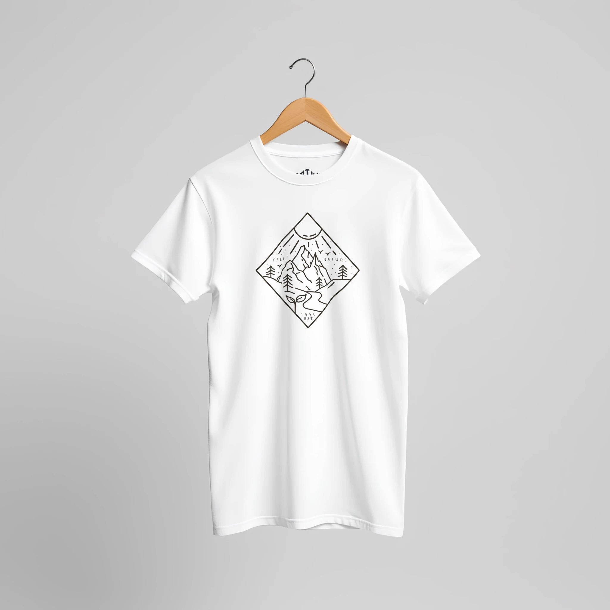 Feel Nature Berglandschaft T-Shirt | Minimalistisches Outdoor Abenteuer Design – T-Shirt for everyday use | AZIKX