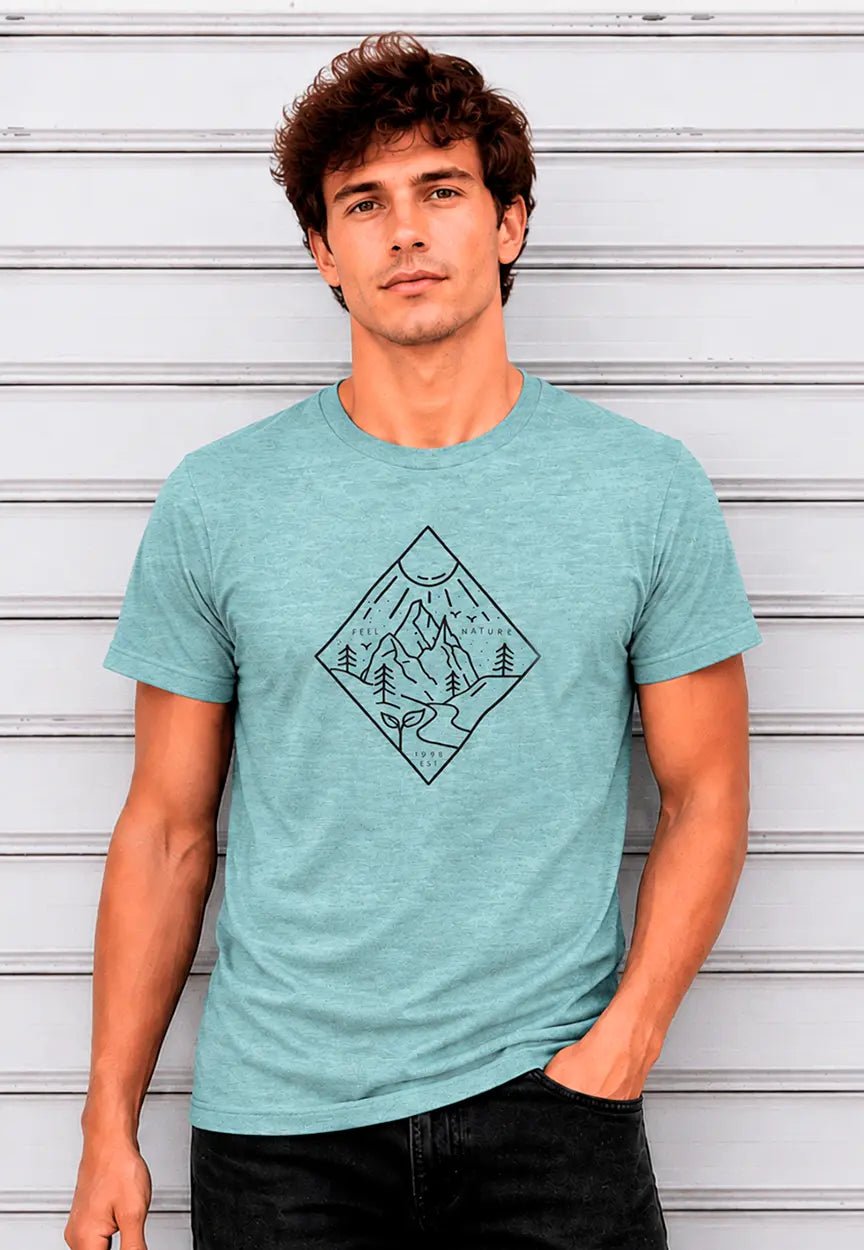 Feel Nature Berglandschaft T-Shirt | Minimalistisches Outdoor Abenteuer Design – T-Shirt for everyday use | AZIKX