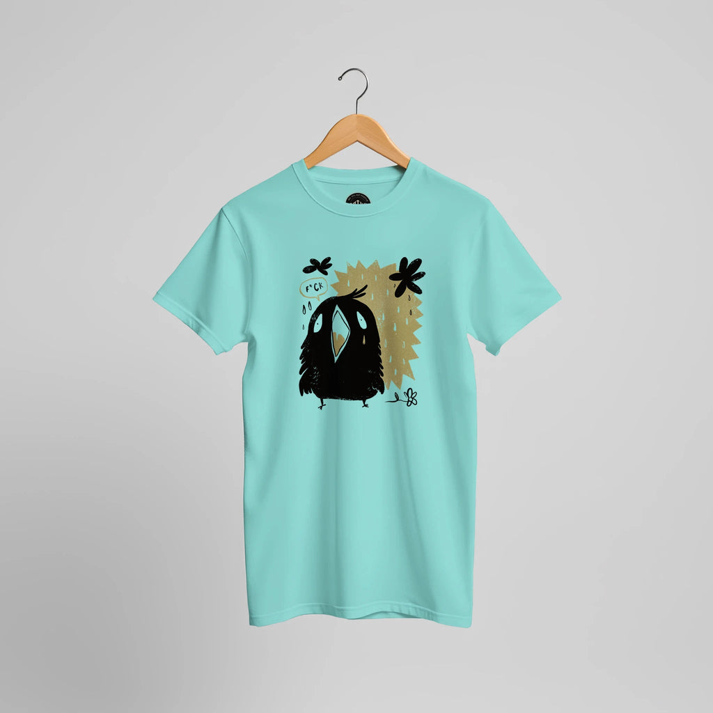 Türkisfarbenes T-Shirt mit schwarzem Comic-Raben und olivgrünem Hintergrund im Motiv, Vorderansicht.