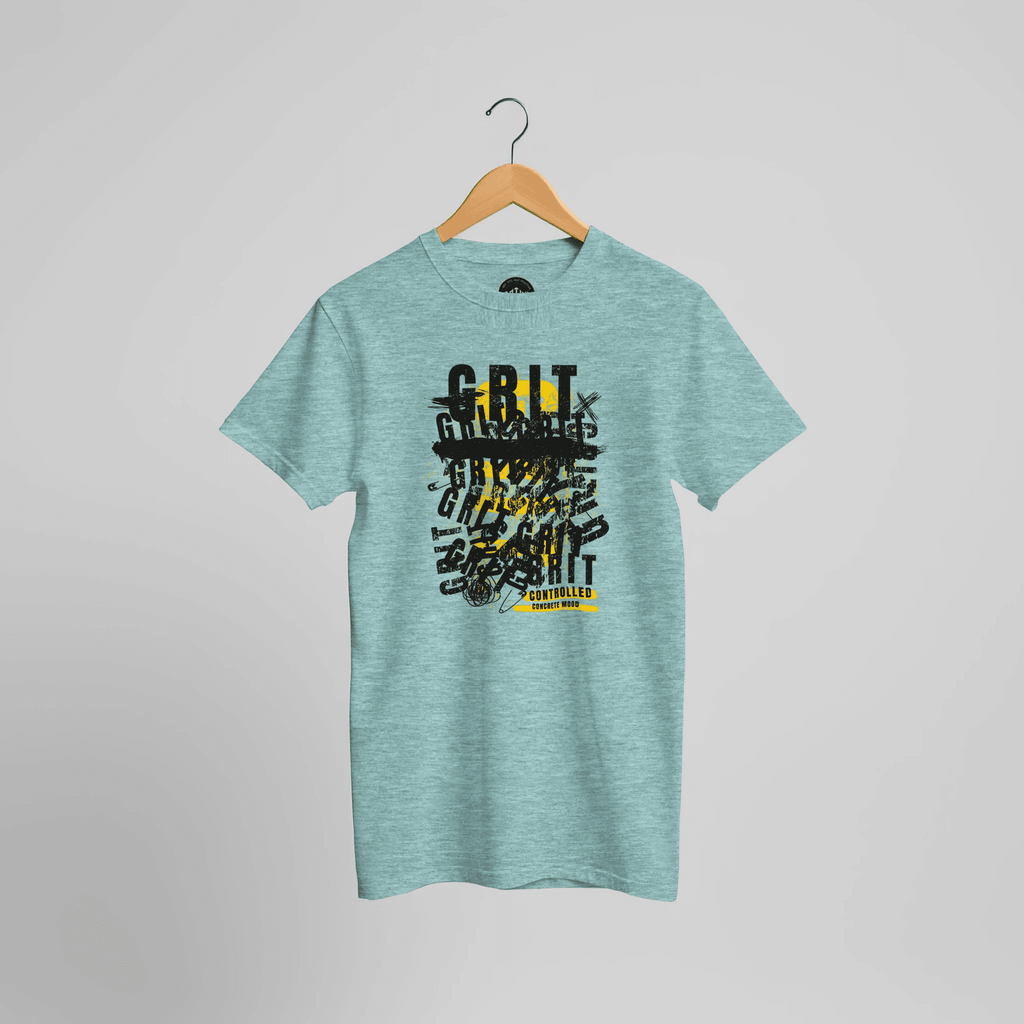 Mintgrün meliertes T-Shirt mit schwarz-gelbem GRIT-Graffiti-Print, Vorderansicht.