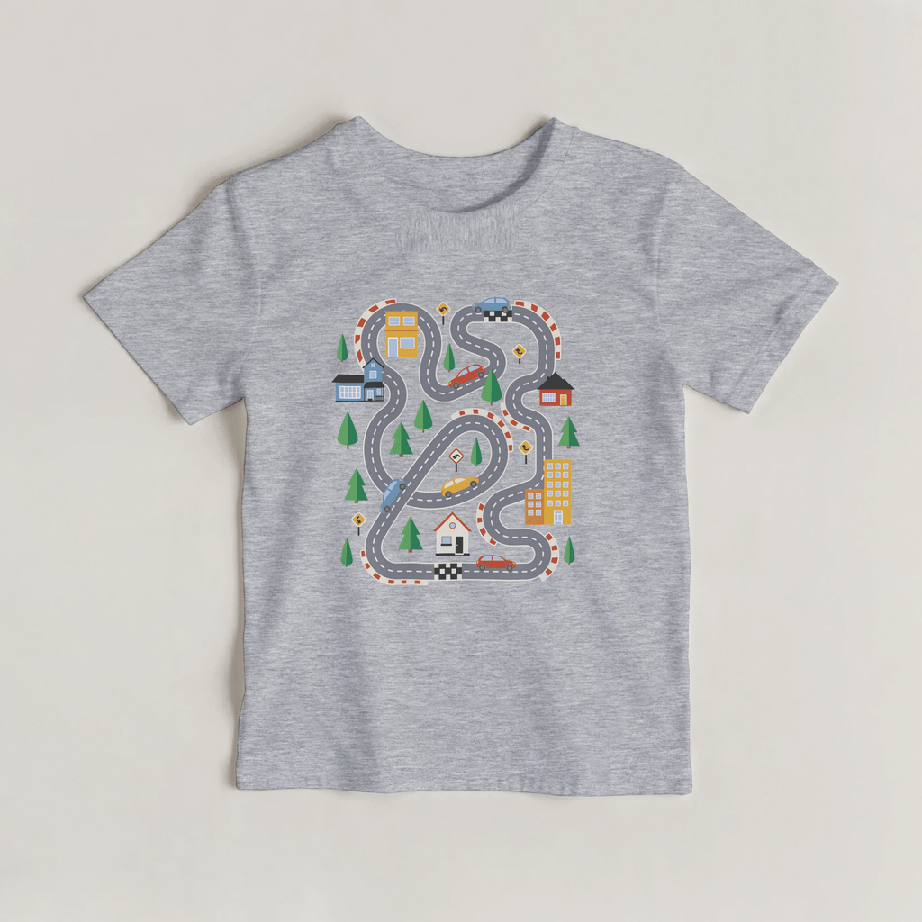 Kinder Rennstrecken Abenteuer T-Shirt | Bunte Auto Spielstraße für Kleine Entdecker – T-Shirt for everyday use | AZIKX