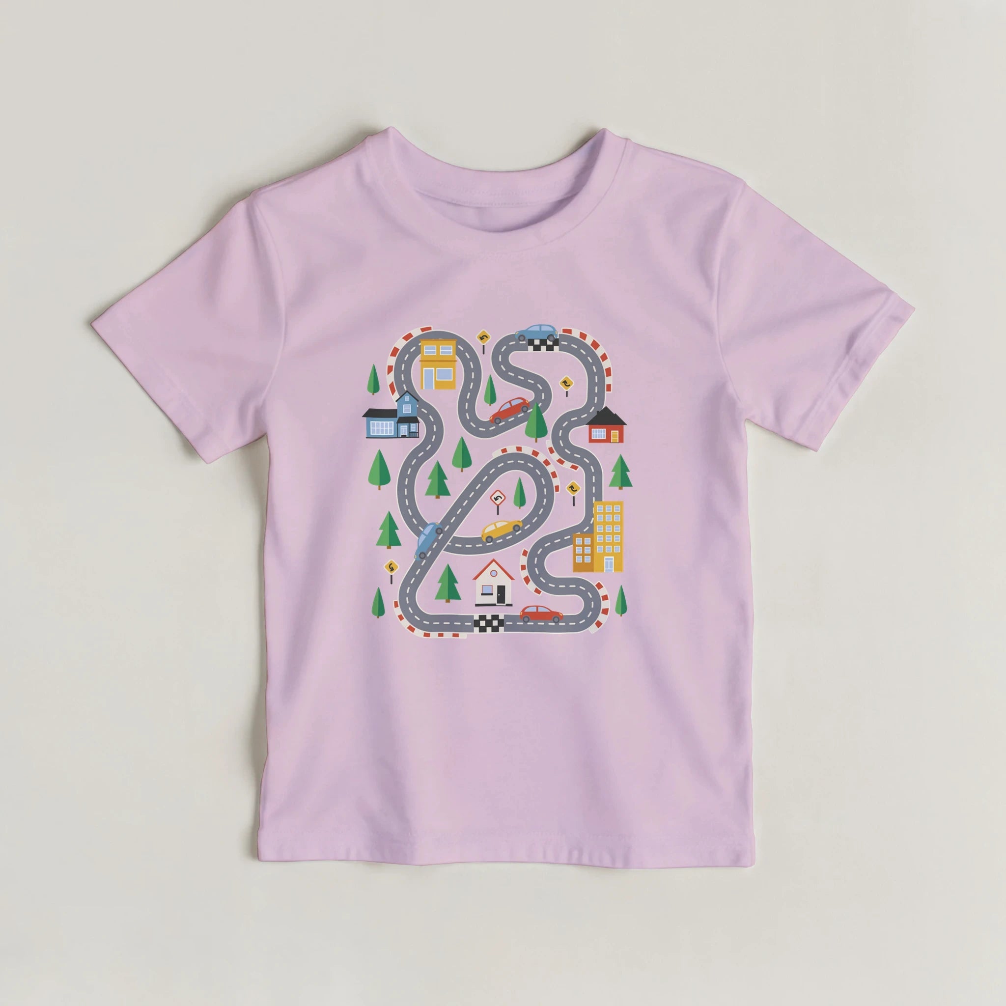 Kinder Rennstrecken Abenteuer T-Shirt | Bunte Auto Spielstraße für Kleine Entdecker – T-Shirt for everyday use | AZIKX