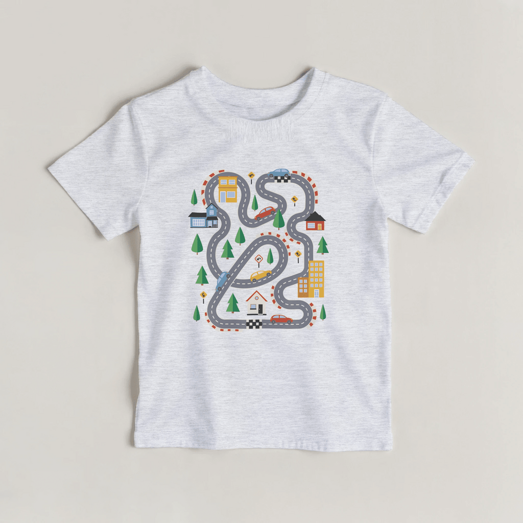 Kinder Rennstrecken Abenteuer T-Shirt | Bunte Auto Spielstraße für Kleine Entdecker – T-Shirt for everyday use | AZIKX