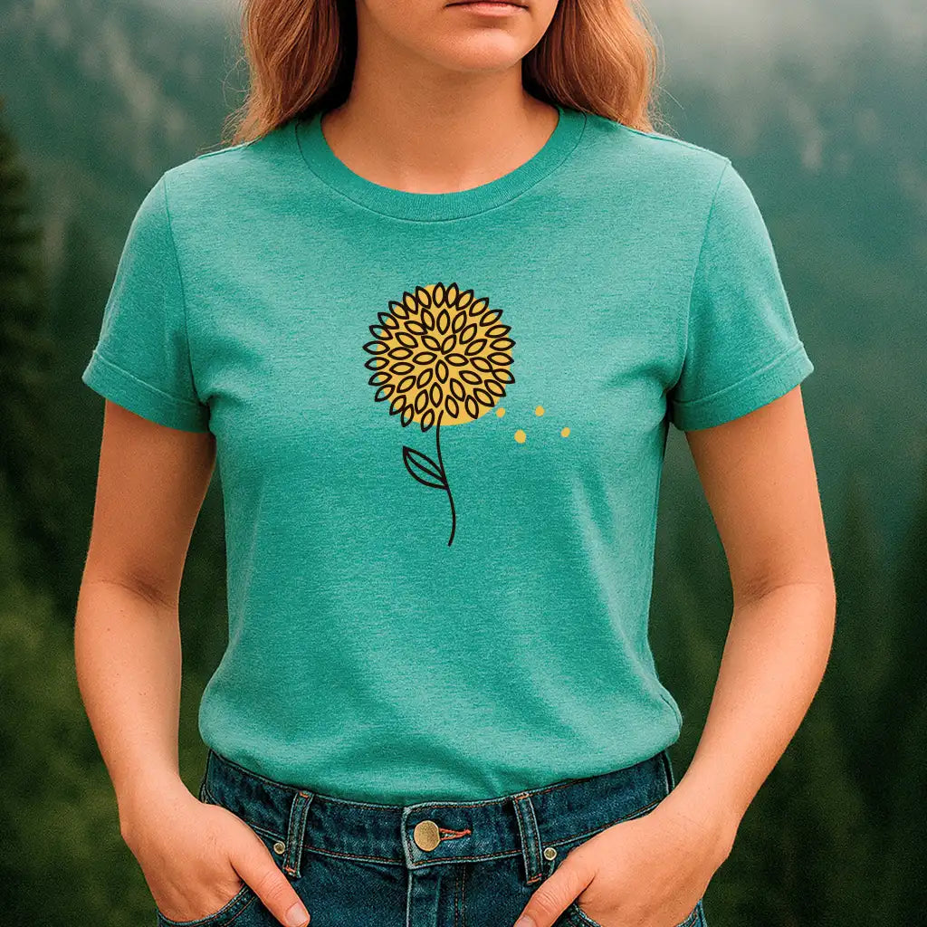 пример:
Green minimalist t-shirt with floral print worn by a woman
