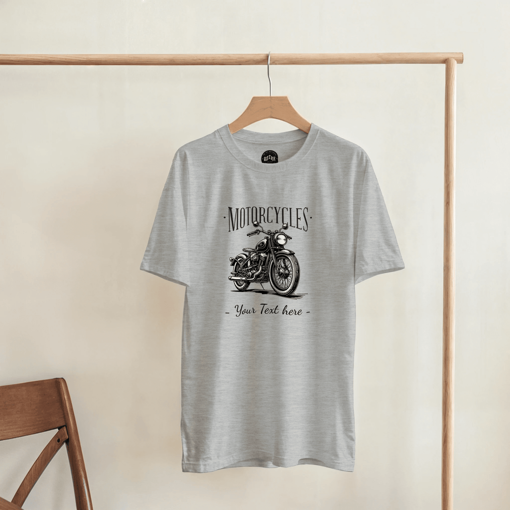 Hellgrau meliertes T-Shirt mit Retro-Motorrad und Beispieltext „Your Text here“, Vorderansicht.