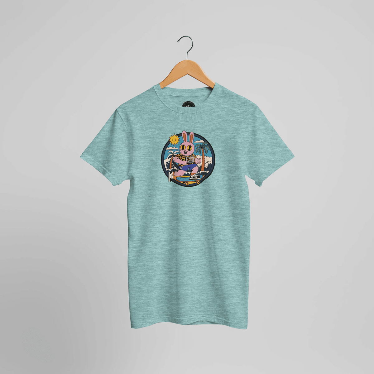 Skater-Hase Sommergefühl – Hochwertiges Baumwoll-T-Shirt mit Retro-Grafik – T-Shirt for everyday use | AZIKX