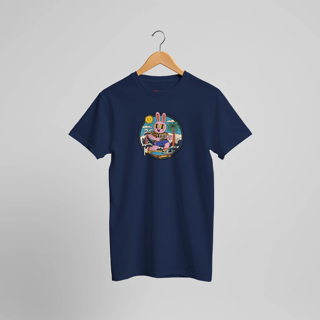 Skater - Hase Sommergefühl – Hochwertiges Baumwoll - T-Shirt mit Retro - Grafik – T-Shirt for everyday use | azikx.store
